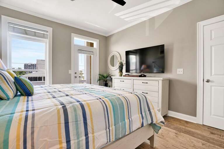 1ST FLOOR -WITH TV & DECK ACCESS