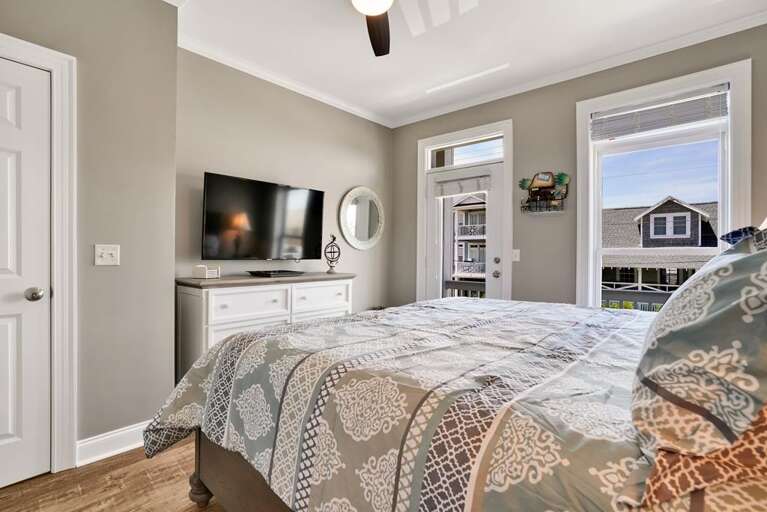 1ST FLOOR -WITH TV & DECK ACCESS