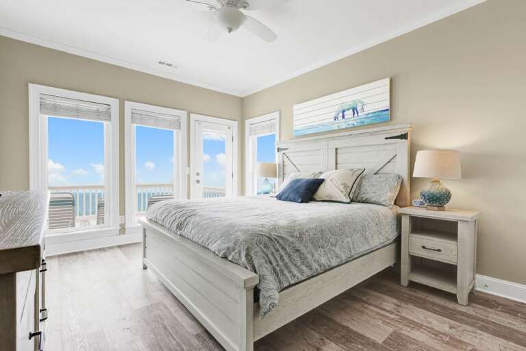 OCEANFRONT KING BEDROOM 3RD FLOOR 