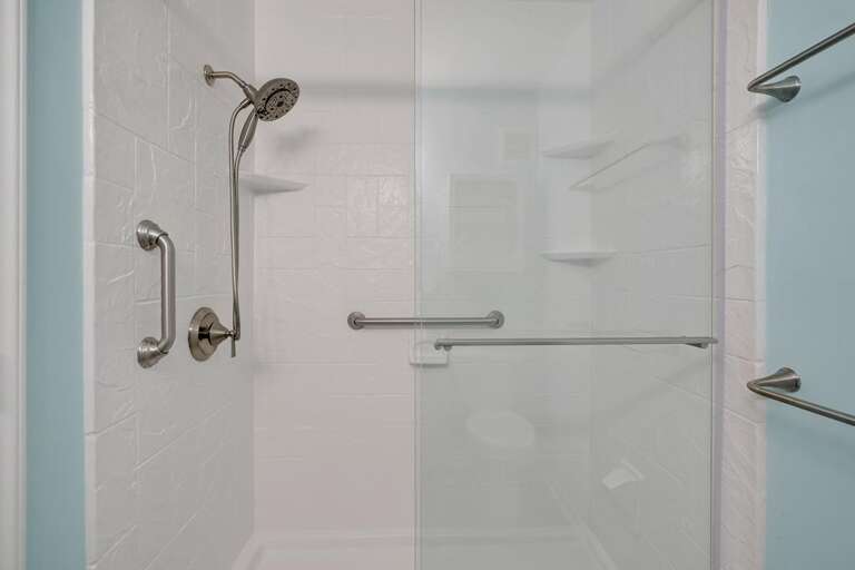 EN SUITE WITH STAND UP SHOWER EN SUITE WITH STAND UP SHOWER