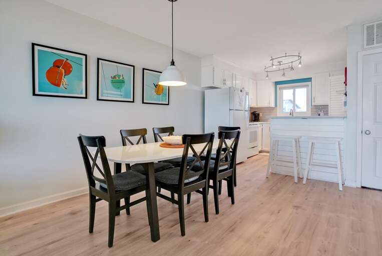 DINING SPACE WITH SEATING FOR 6 DINING SPACE WITH SEATING FOR 6
