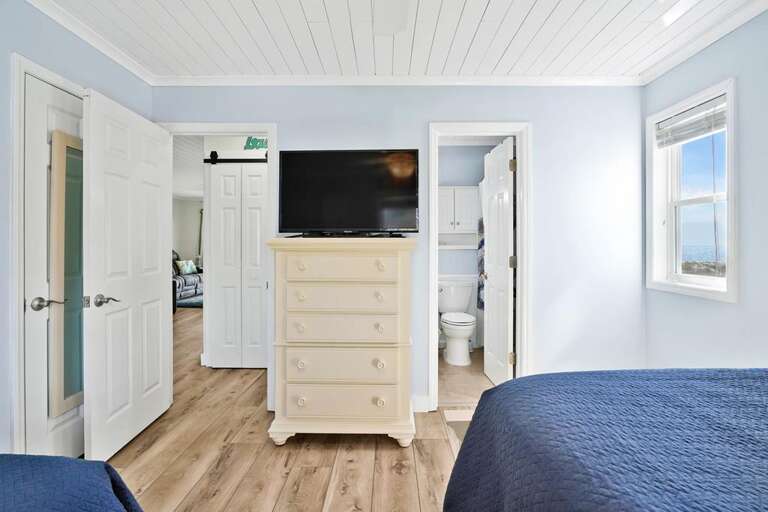 WITH ACCESS TO MAIN BATHROOM WITH ACCESS TO MAIN BATHROOM
