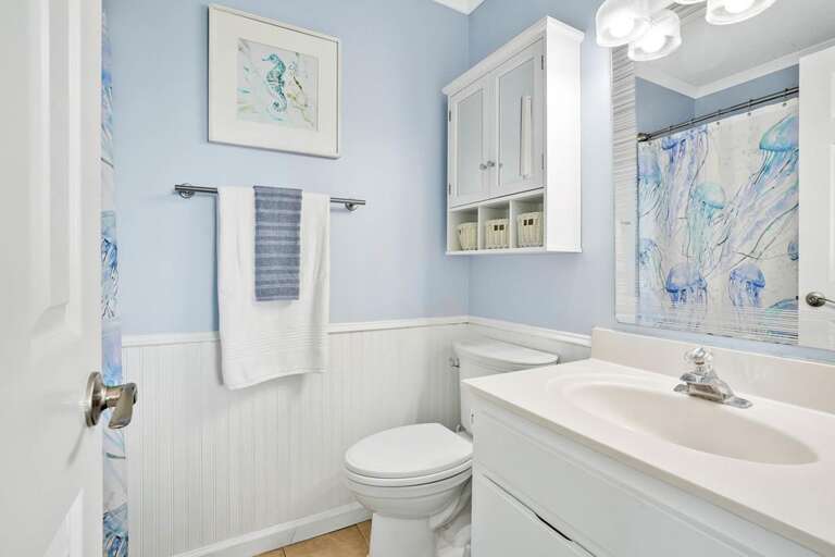 MASTER BATHROOM WITH TUB/SHOWER COMBO MASTER BATHROOM WITH TUB/SHOWER COMBO