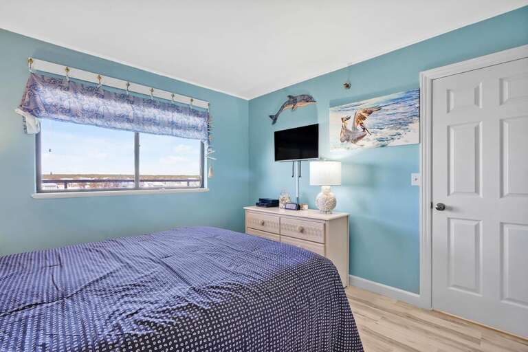 QUEEN BEDROOM VIEW 2 