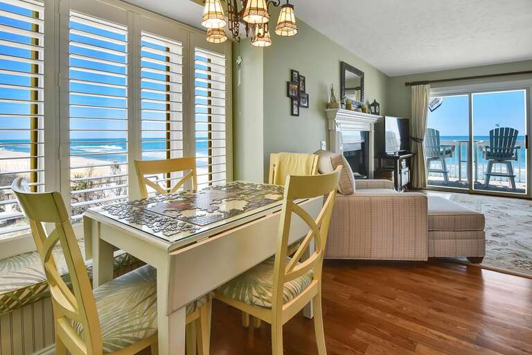 DINING WITH SEATING FOR 4