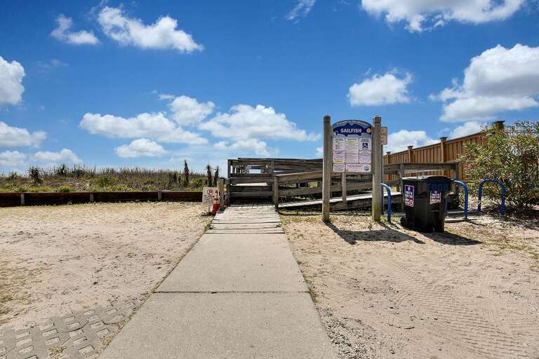 PUBLIC BEACH ACCESS JUST STEPS AWAY