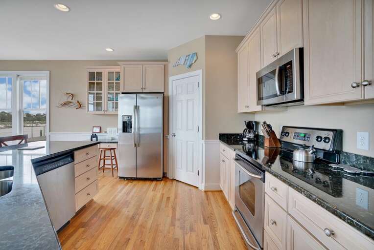 KITCHEN KITCHEN