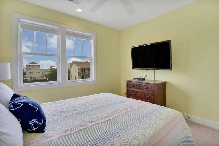 2ND FLOOR QUEEN BEDROOM STREET SIDE  2ND FLOOR QUEEN BEDROOM STREET SIDE