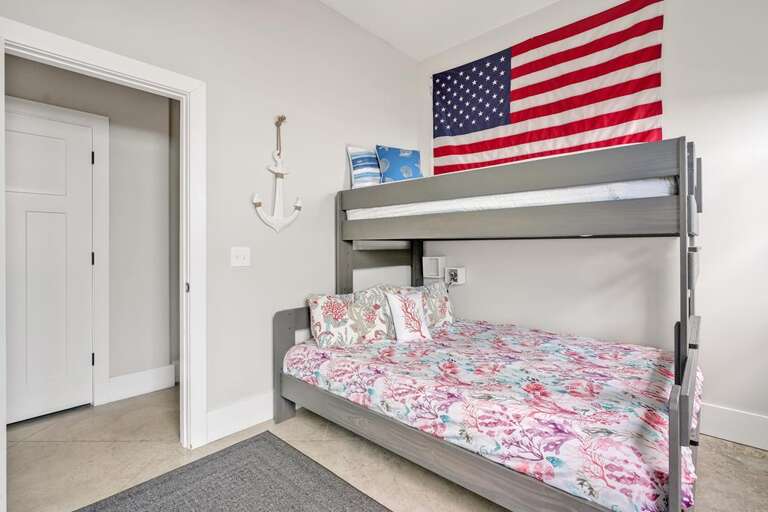 GROUND FLR-TWIN XL OVER QUEEN