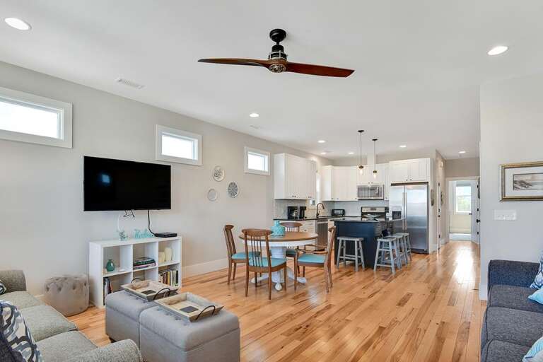 TOP FLOOR -OPEN FLOOR PLAN