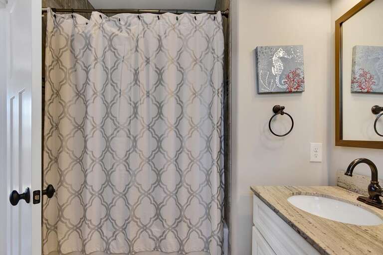 TOP FLOOR -MASTER EN SUITE WITH SHOWER