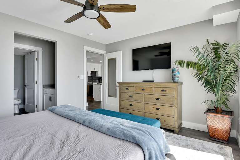 OCEANFRONT KING MASTER BEDROOM WITH ENSUITE VIEW 2