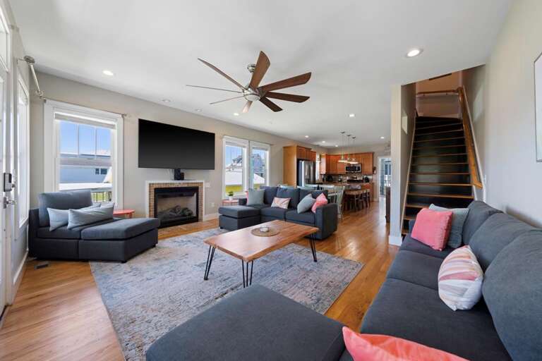 LIVING SPACE VIEW 3 LIVING SPACE VIEW 3