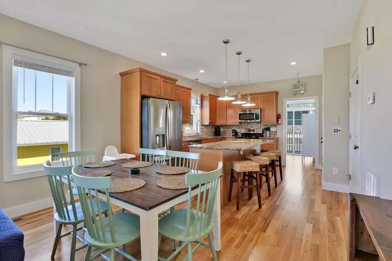 DINING AREA DINING AREA
