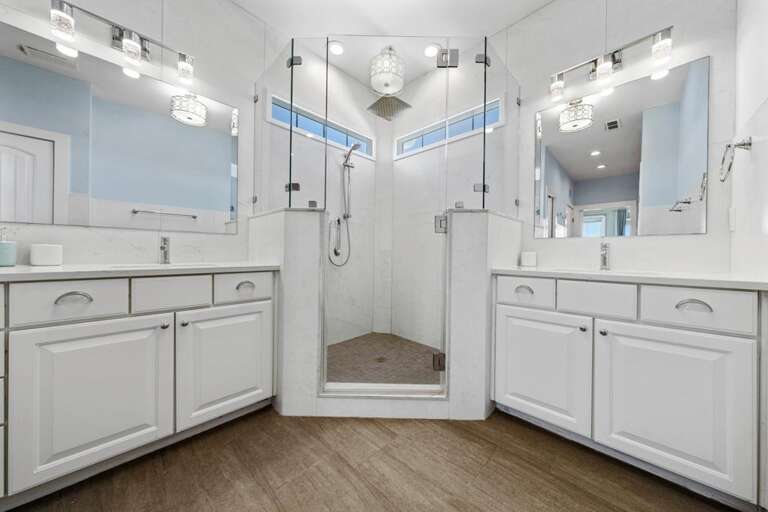 ENSUITE W/ LARGE WALK IN SHOWER ENSUITE W/ LARGE WALK IN SHOWER