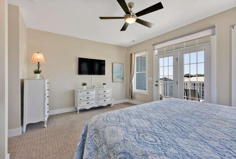 3RD FLOOR KING BEDROOM WITH ENSUITE AND DECK