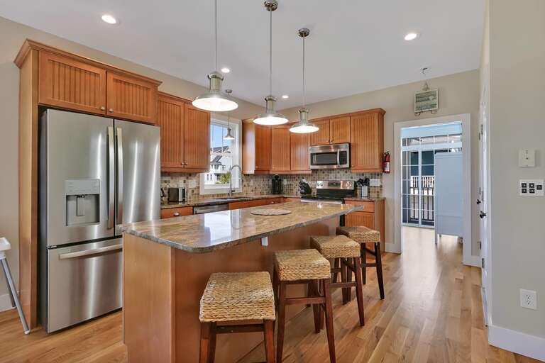 KITCHEN WITH BREAKFAST BAR