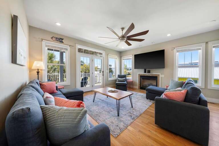 LIVING SPACE W FIREPLACE AND FLAT SCREEN TV