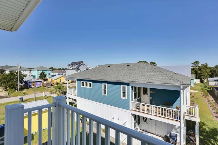 DECK OFF KING BEDROOM