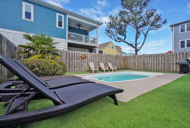 LOUNGE BY THE PRIVATE POOL
