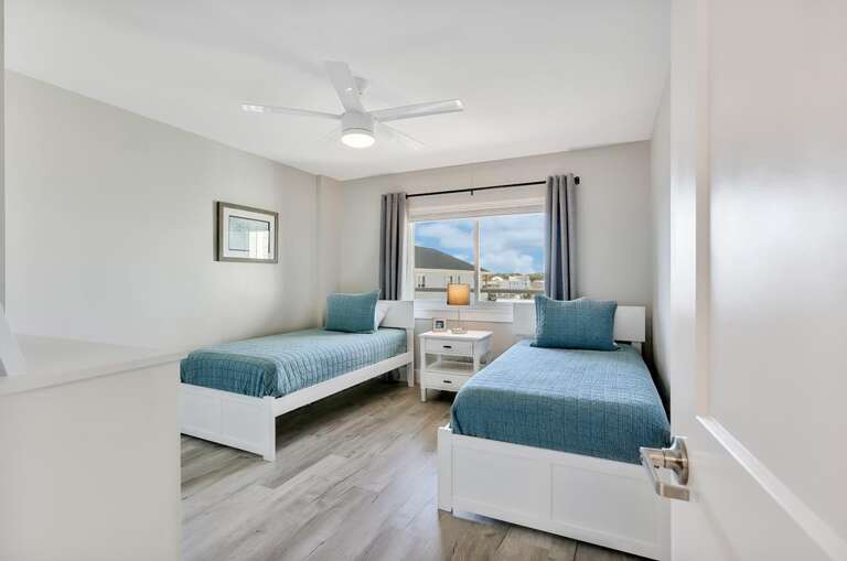 TWIN BEDROOM TWIN BEDROOM