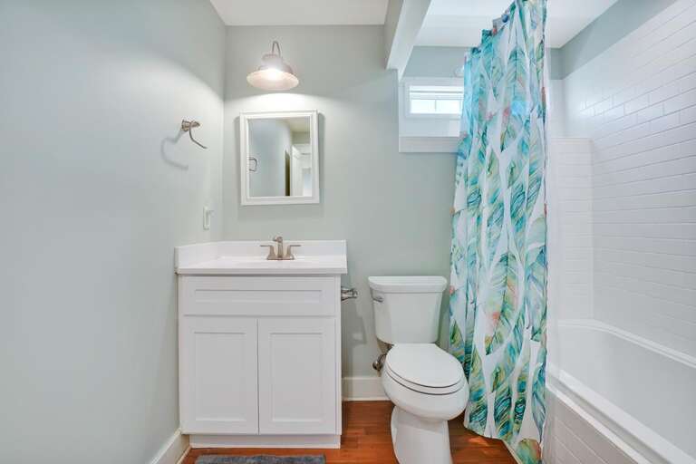 GROUND FLOOR FULL BATHROOM