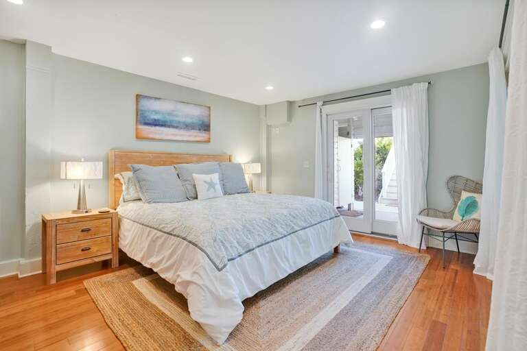 GROUND FLOOR KING BEDROOM