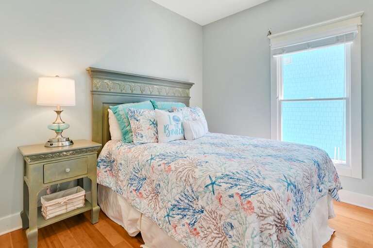 MAIN FLOOR QUEEN BEDROOM