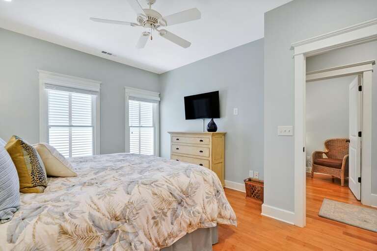 TOP FLOOR KING BEDROOM VIEW 2