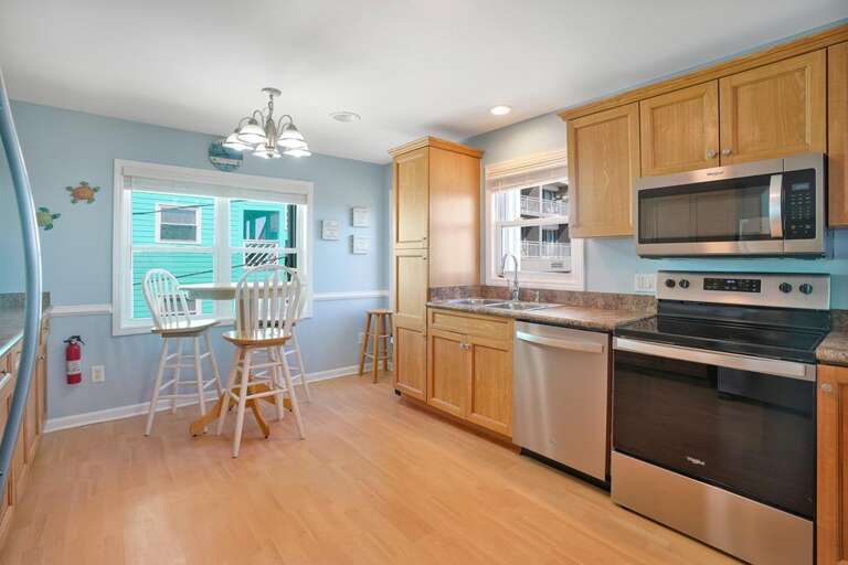 SPACIOUS KITCHEN