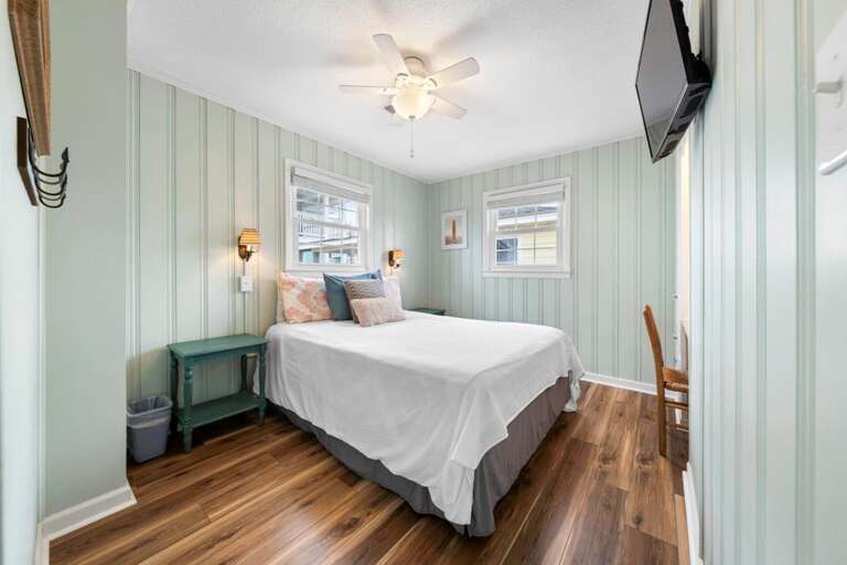QUEEN BEDROOM WITH FLAT SCREEN TV