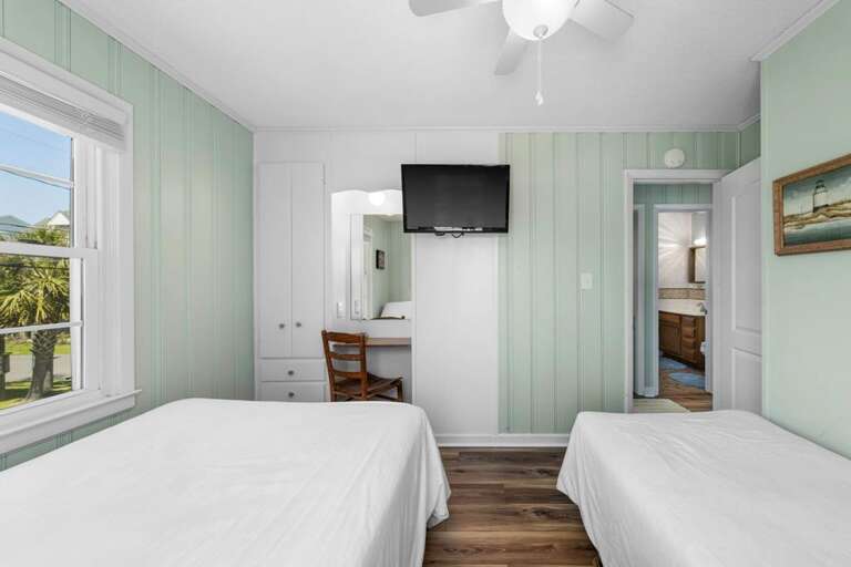 QUEEN & TWIN BEDROOM VIEW 2