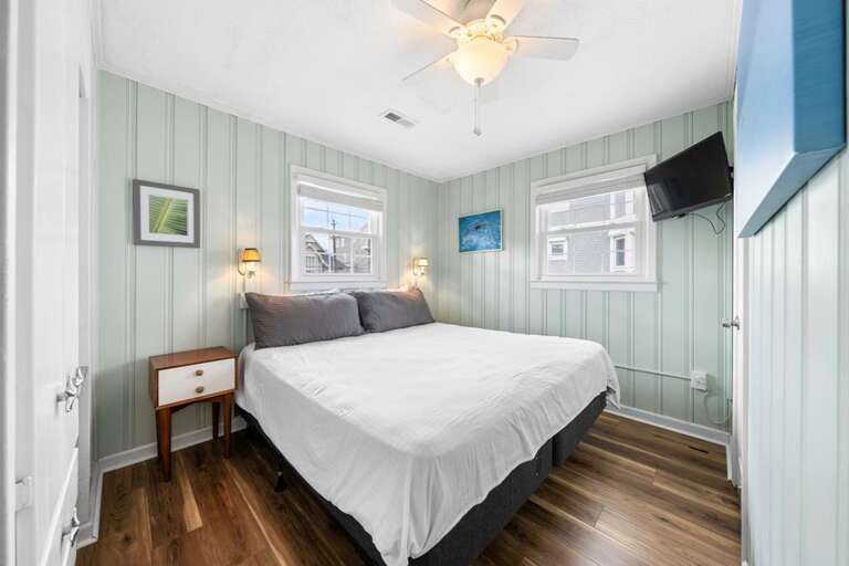 THE HELEN KING BEDROOM WITH HALF BATH