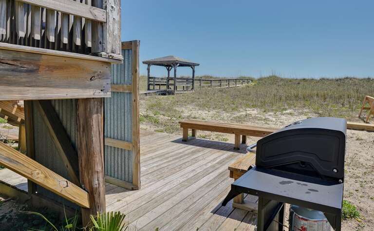 THE HELEN SUN DECK WITH GRILL