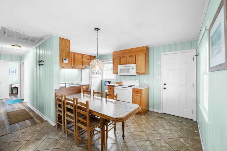 THE HELEN KITCHEN AND DINING SPACE