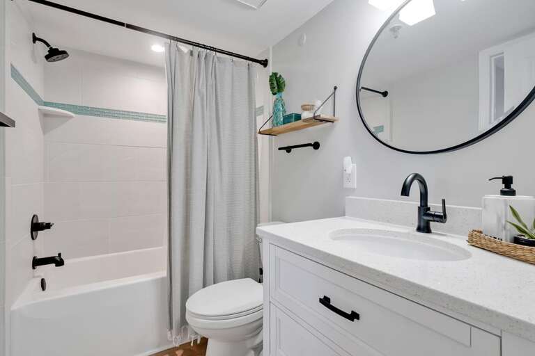 HALL BATH WITH TUB/SHOWER COMBO HALL BATH WITH TUB/SHOWER COMBO