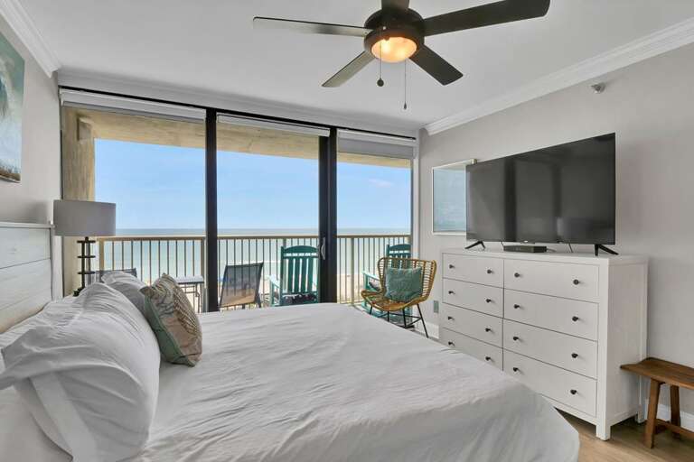 MASTER BEDROOM W/BALCONY ACCESS MASTER BEDROOM W/BALCONY ACCESS