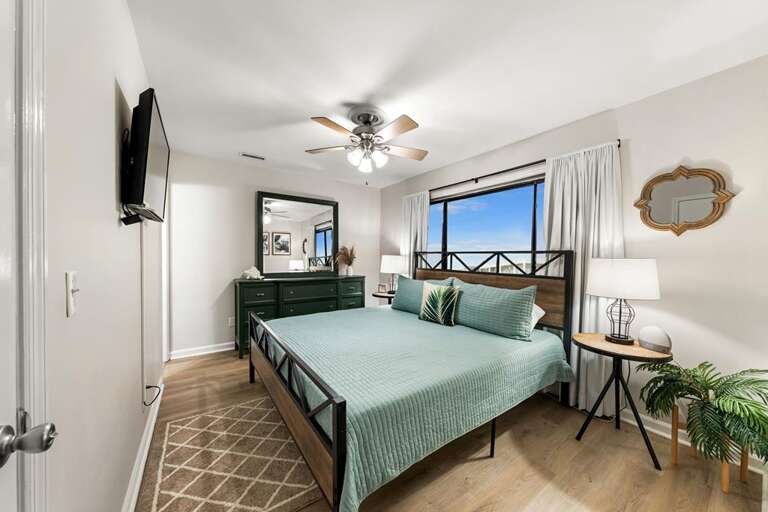 MAIN KING BEDROOM WITH ENSUITE