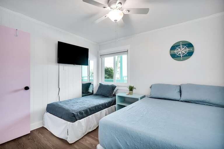 GUEST ROOM WITH QUEEN AND TWIN