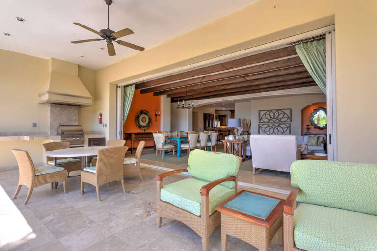 Esperanza_2804_outdoor_seating