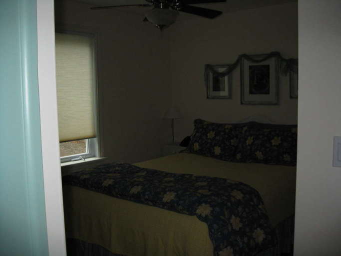 Bedroom with a queen size bedd and attached bath Bedroom with a queen size bedd and attached bath