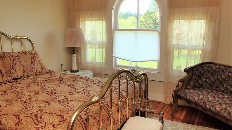Bed 5 Queen in King room Top Floor