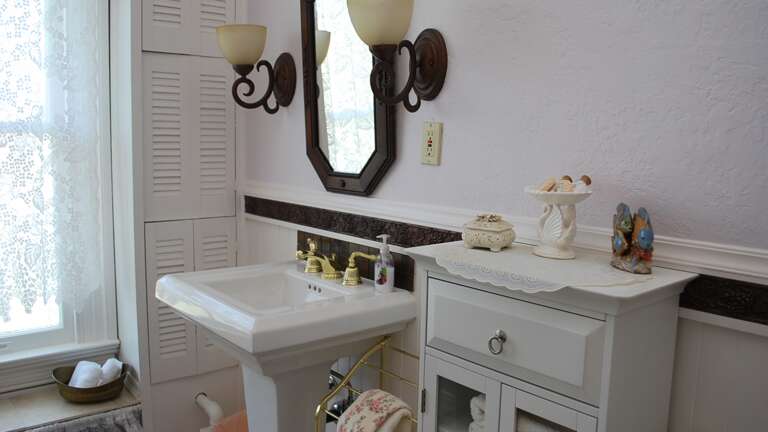 Bath 3 - Upstairs Bath 3 - Upstairs