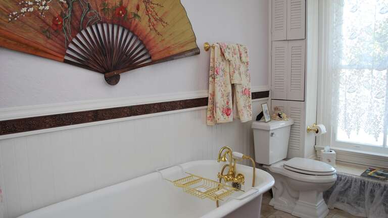 Bath 3 - Upstairs Bath 3 - Upstairs