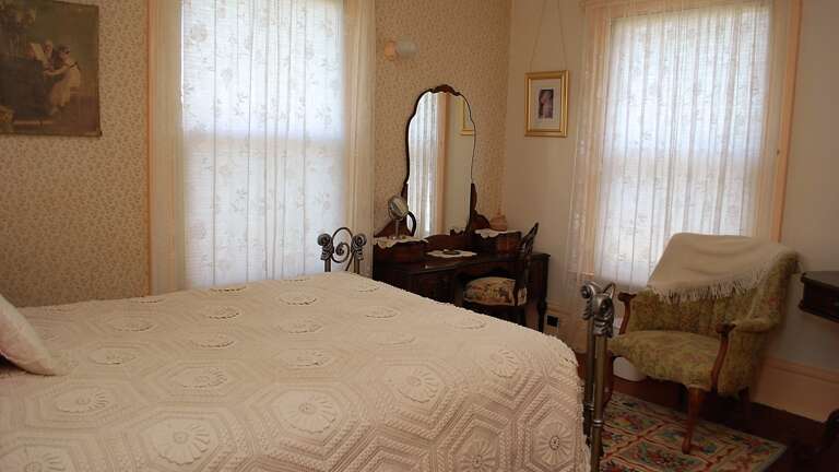 Upstairs Bed 4 - Queen Upstairs Bed 4 - Queen