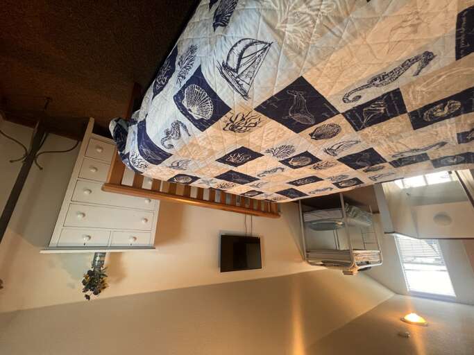Drift off under this charming nautical-themed quilt featuring seashells and marine motifs in your cozy bedroom retreat.