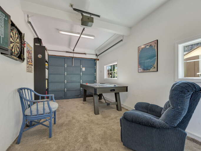 Challenge your friends to a game of air hockey or test your aim at the dartboard in your private game room—perfect for unwinding after a day of exploring.