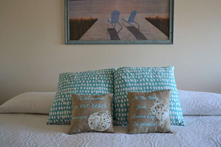 Upstairs King Bed with Twin