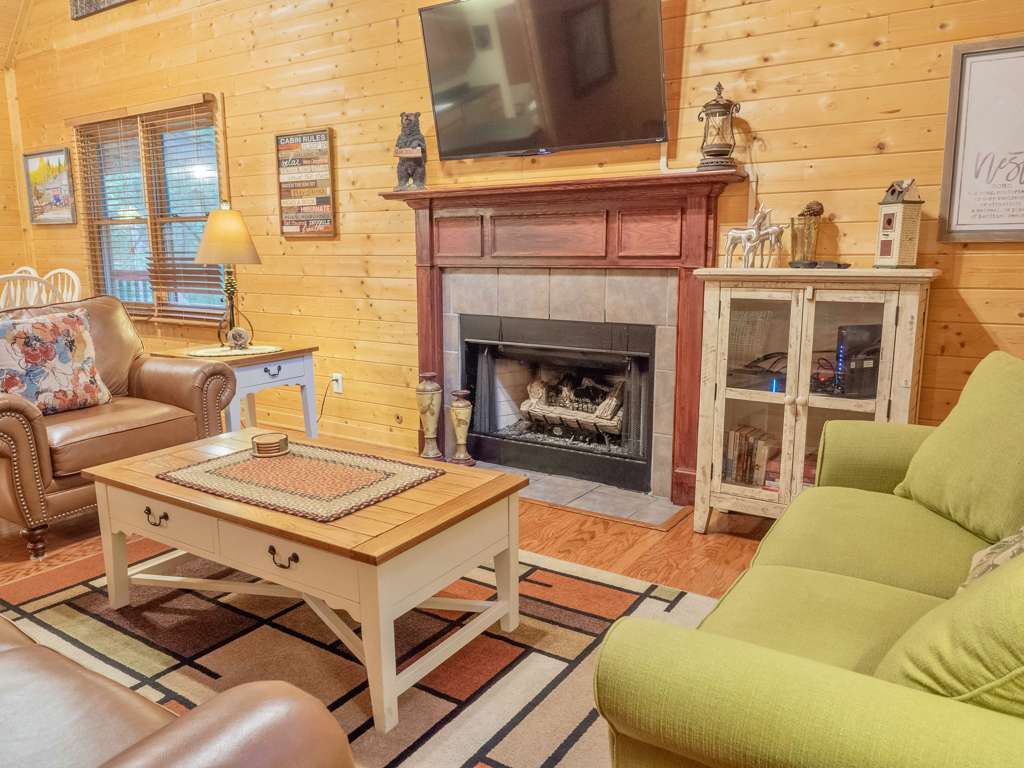 Nestled Inn Cozy 3Bedroom Cabin for Rent in Townsend, TN Sleeps 8