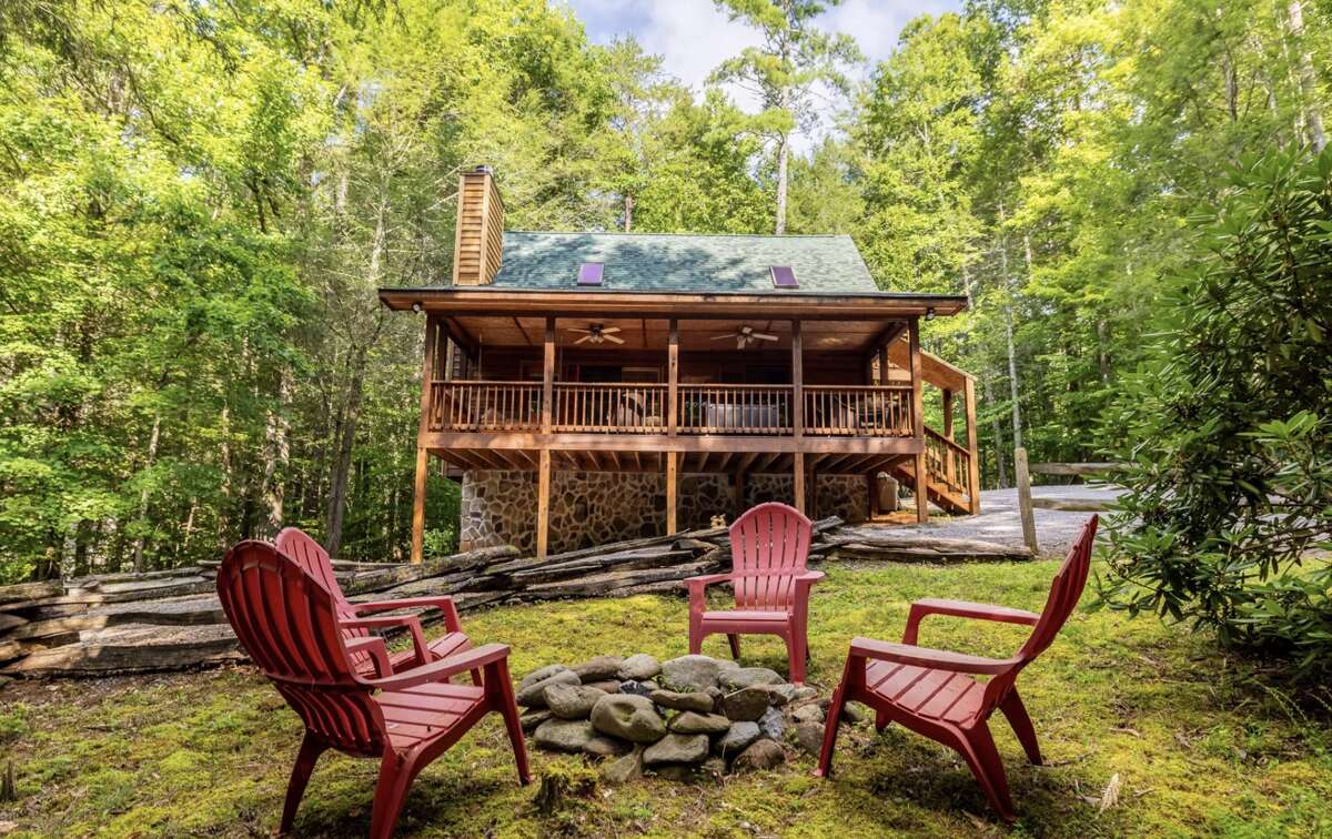 Whiskey In The Woods Cabin Rental Perfect Getaway in Townsend, TN 2
